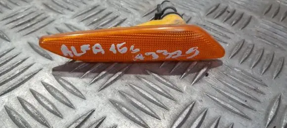 Front fender indicator light