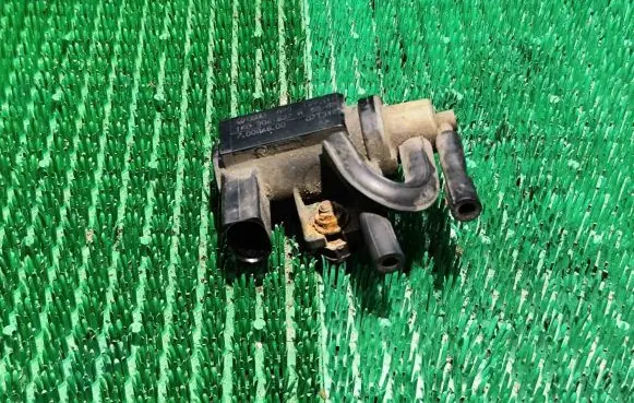 Volkswagen Multivan T5 Turbo solenoid valve 1K0906627A 70086800