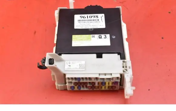 Toyota Yaris Fuse box set 82730-52F80