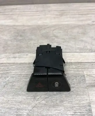 BMW 5 G30 G31 Hazard light switch 6993047 3474320104