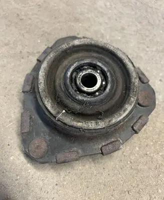 Toyota Avensis T220 Front upper strut mount 