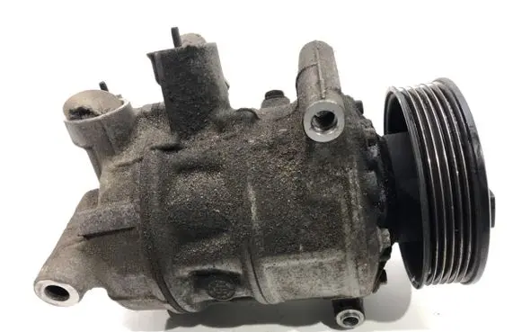 Volkswagen Golf VI Air conditioning (A/C) compressor (pump) 5K0820803C
