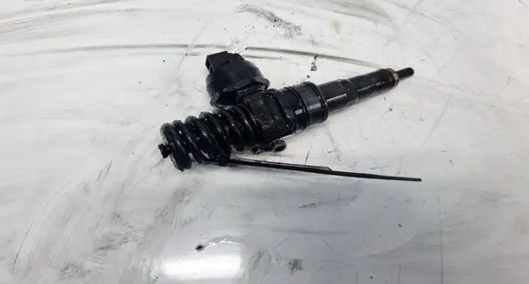 Skoda Fabia Mk2 (5J) Fuel injector 038130073BP