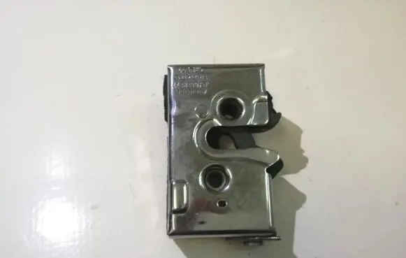 Audi V8 Front door lock 443839015P 443185