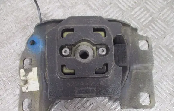 Ford Fiesta Gearbox mounting bracket V617M121