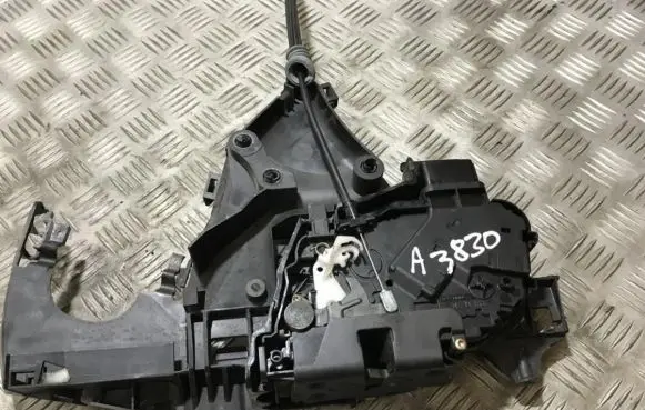 Ford Focus C-MAX Front door lock 240007408
