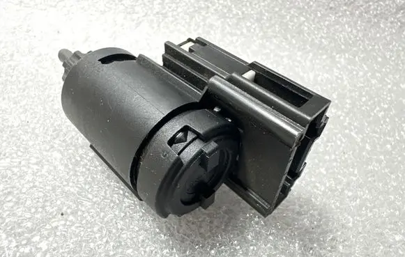 Volkswagen PASSAT B6 Brake pedal sensor switch 3B0945511C