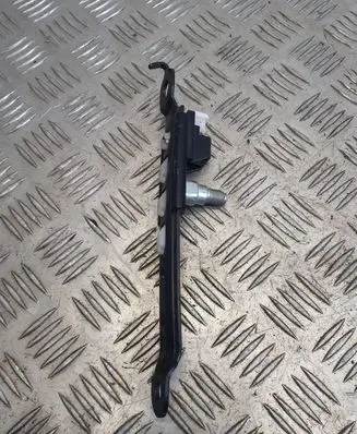 Toyota Avensis T270 Seat belt height adjuster 
