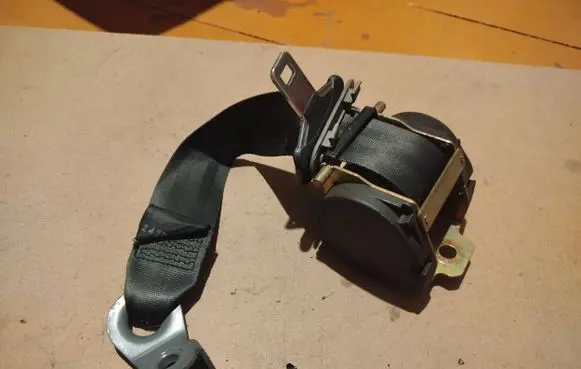 Renault Thalia I Rear seatbelt 049012 153493