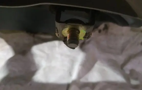 Mazda 3 I Tailgate/trunk/boot hinge