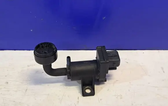 Saab 95 - 96 Engine mount vacuum valve 9489002