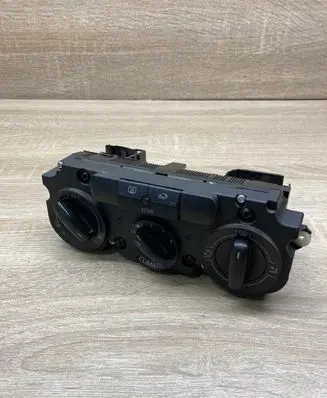 Volkswagen Touran I Climate control unit 537011CF