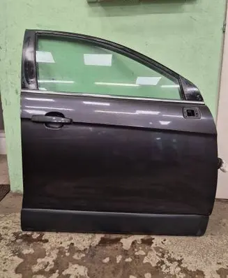 Chevrolet Captiva Front door