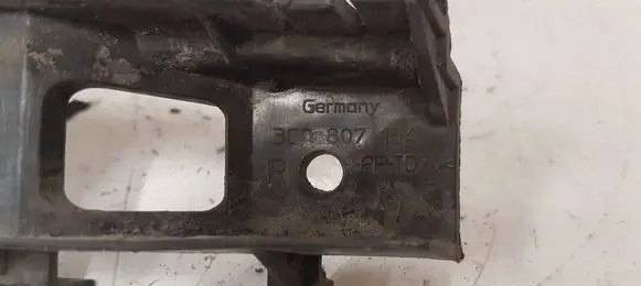 Volkswagen PASSAT B6 Front bumper mounting bracket 3C0807184