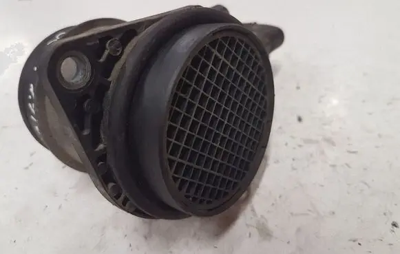 Volkswagen Golf IV Mass air flow meter 028021712