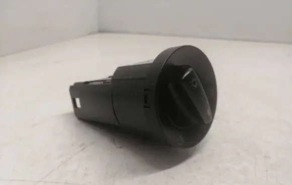 Volkswagen Golf IV Light switch 1008900011