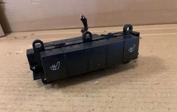 Mercedes-Benz A W169 Seat heating switch 1698208510 33460602 00060425469001