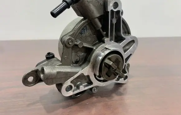 Ford Kuga II Vacuum pump 70213990500 13T3342272 9673836180