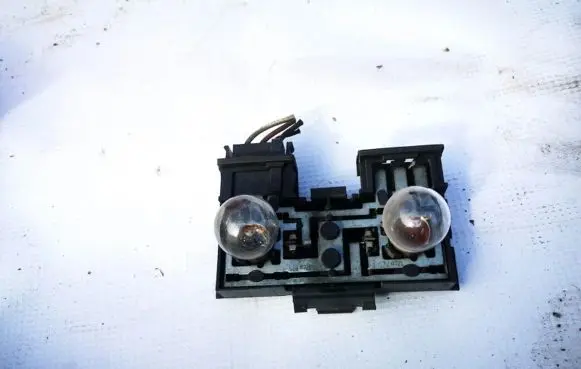 Volkswagen PASSAT B3 Tail light bulb cover holder 321945259