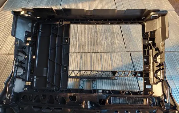 Volkswagen Cross Polo Radiator support slam panel