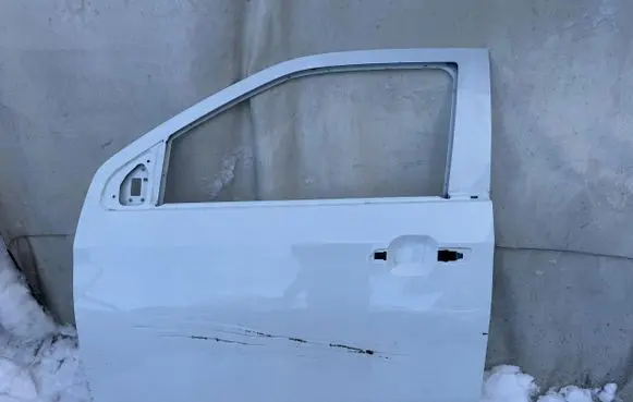 Isuzu D-Max Front door