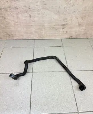 Engine coolant pipe/hose