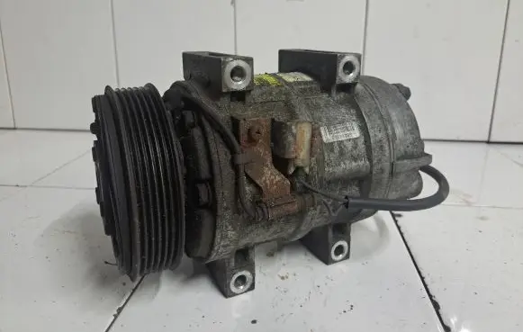 Volvo V70 Air conditioning (A/C) compressor (pump) 8708581