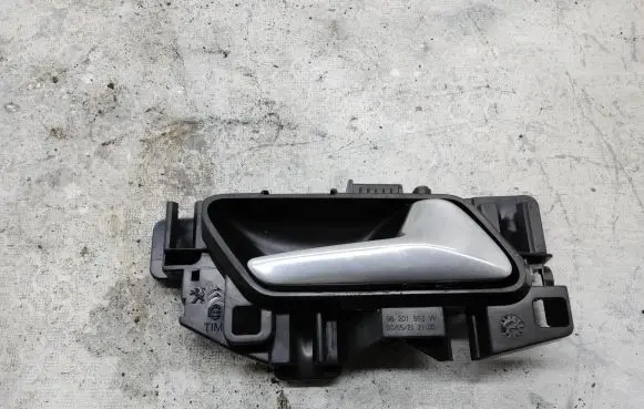 Opel Mokka B Rear door interior handle 98201552