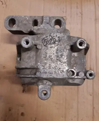 Volkswagen PASSAT B7 Engine mount bracket 1K0199262CF