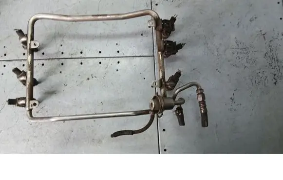 Audi A4 S4 B5 8D Fuel injector supply line/pipe 078133681Q