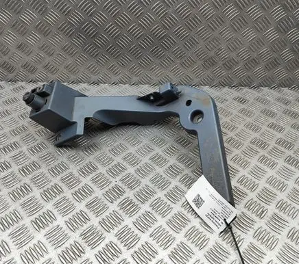 Volvo XC40 Fender mounting bracket 32318691
