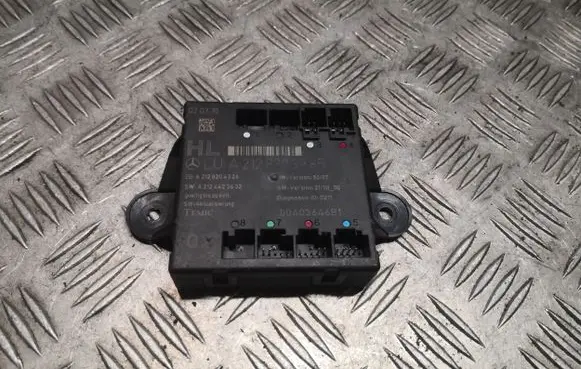 Mercedes-Benz C W204 Door control unit/module 2128203985 A2128203985