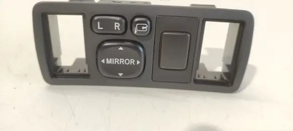 Toyota Avensis T250 Wing mirror switch 777669 183575