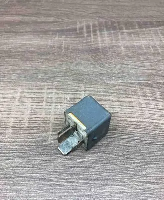 Toyota Avensis T250 Other relay 9008087030 AH1567002900