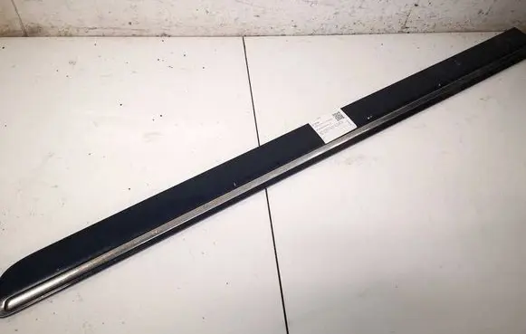 Mercedes-Benz B W245 Front door trim (molding) A1696983662