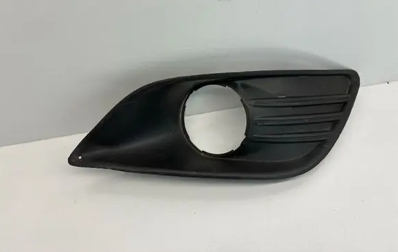 Ford Focus Front fog light trim/grill 8M51R19952A