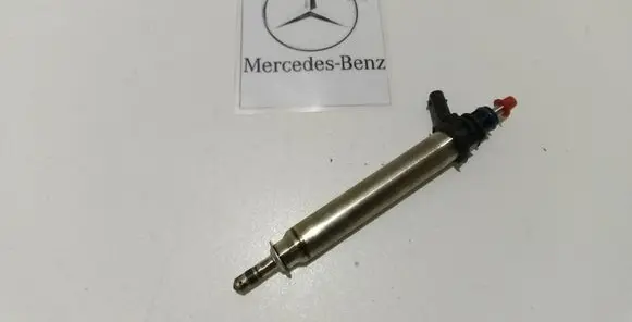Mercedes-Benz GL X166 Fuel injector A2560700187 0261500397