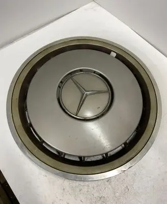 Mercedes-Benz E W124 R15 wheel hub/cap/trim 1244010924 7273200