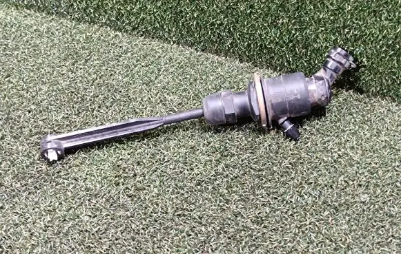 Renault Master III Clutch slave cylinder 8200673232