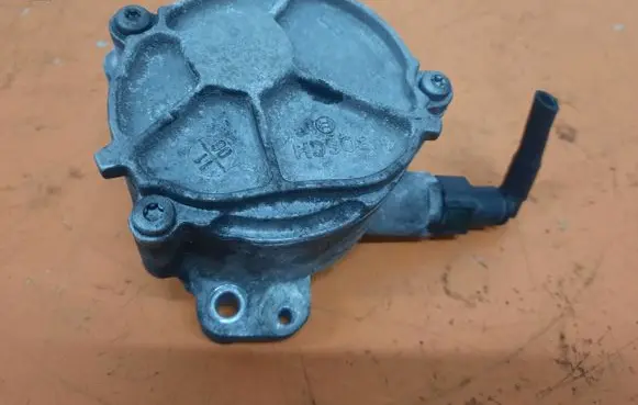 Volvo V50 Vacuum pump D165-1C2