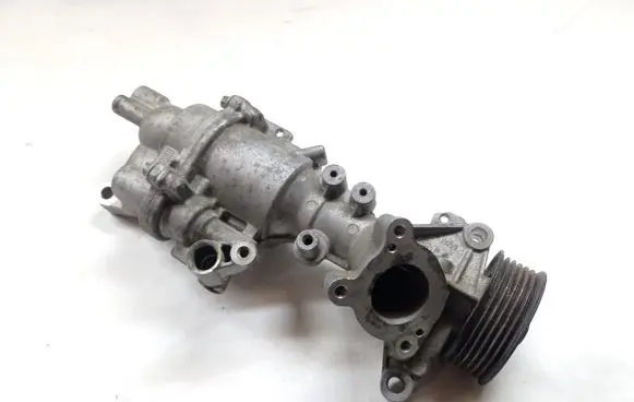 Mercedes-Benz C W205 Water pump A2742000307
