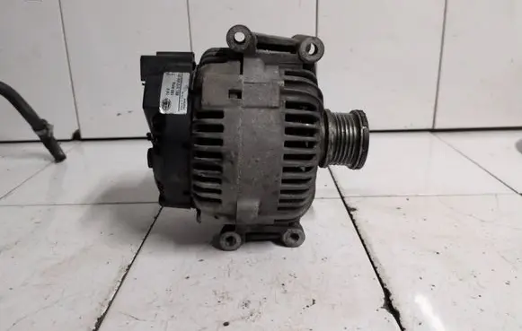 Mercedes-Benz Vito Viano W639 Generator/alternator 26006944 8EL012430201