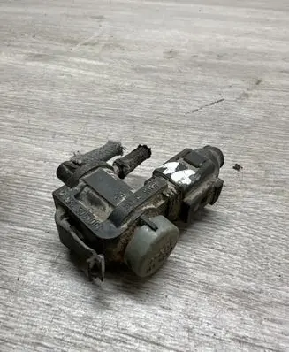 Volkswagen PASSAT B6 Turbo solenoid valve 1J0906283C