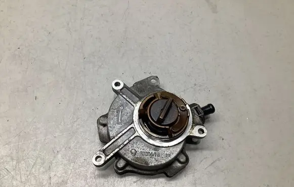 Audi A4 S4 B7 8E 8H Vacuum pump 06D145100E