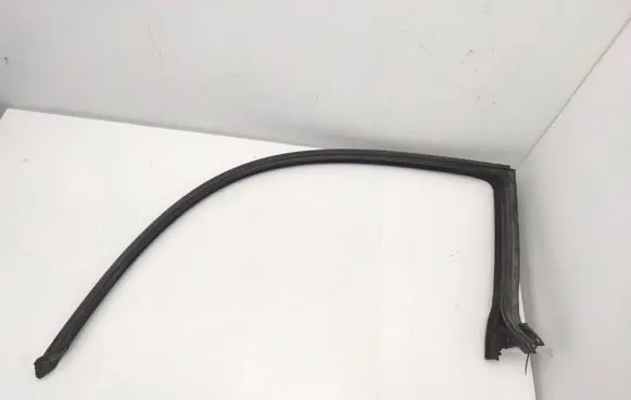 Mercedes-Benz CLK A208 C208 Rubber seal front coupe door Z2745
