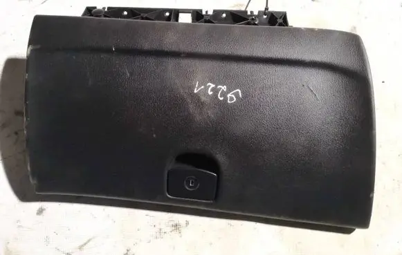Peugeot 407 Glove box
