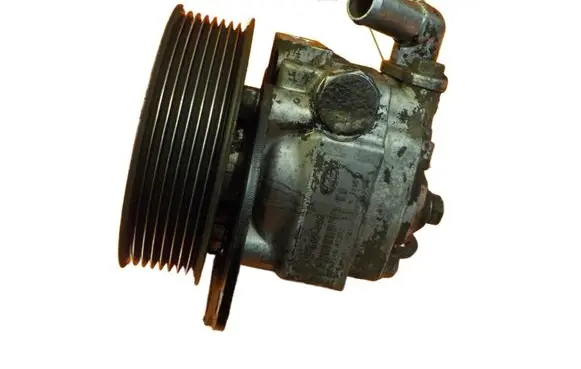 Land Rover Discovery 3 - LR3 Power steering pump QVN500660