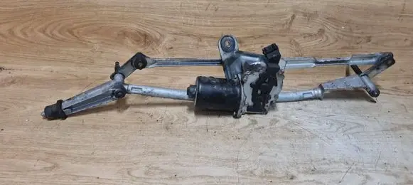 Volvo V70 Front wiper linkage and motor 404775