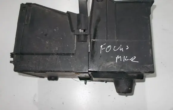 Ford Focus Battery tray 