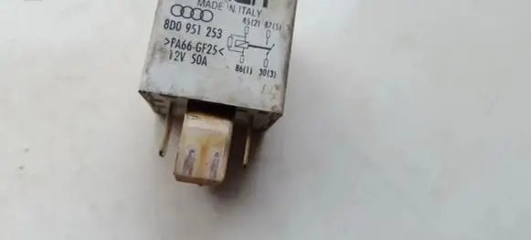 Volkswagen PASSAT B5 Other relay 8D0951253